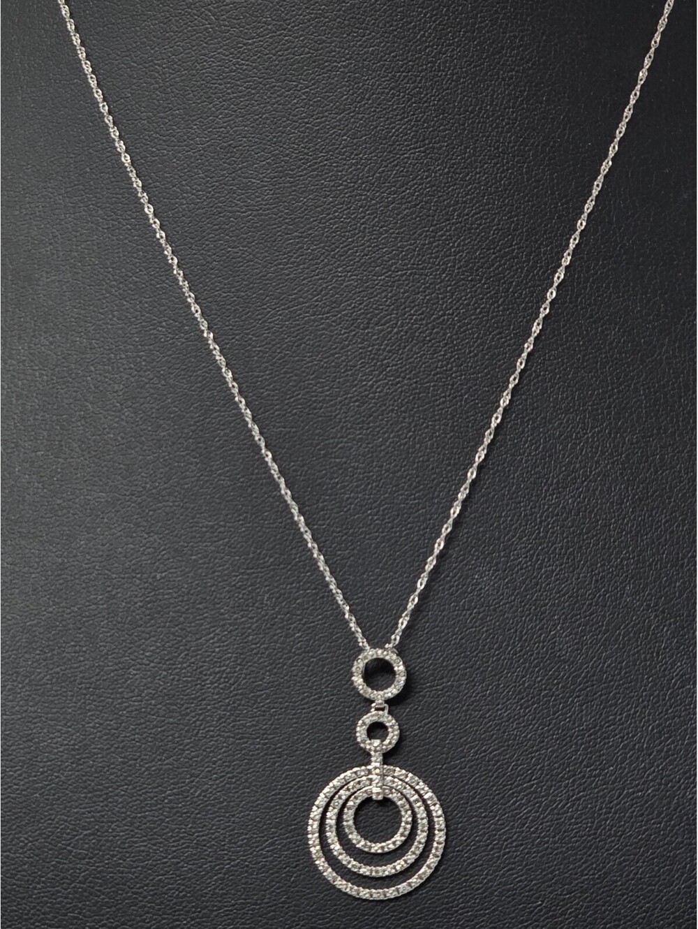 14k White Gold Diamond Triple Circle Pendant Necklace 18in